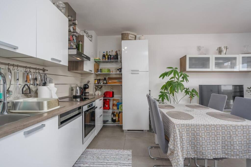 Family Village Apartment Vrh  Exteriör bild